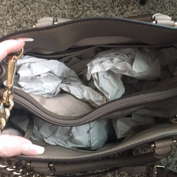 Michael Kors Emma Saffiano Leather Large Bag - Picture 5 of 8